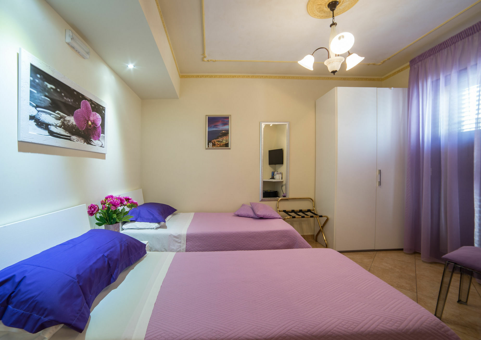 Bed & Breakfast Airport House 2*